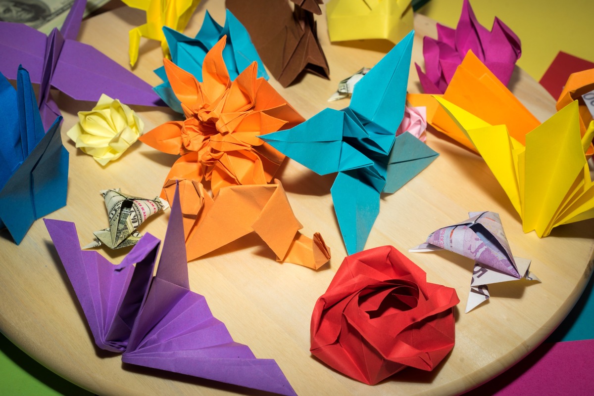 figuras de colores de papel origami